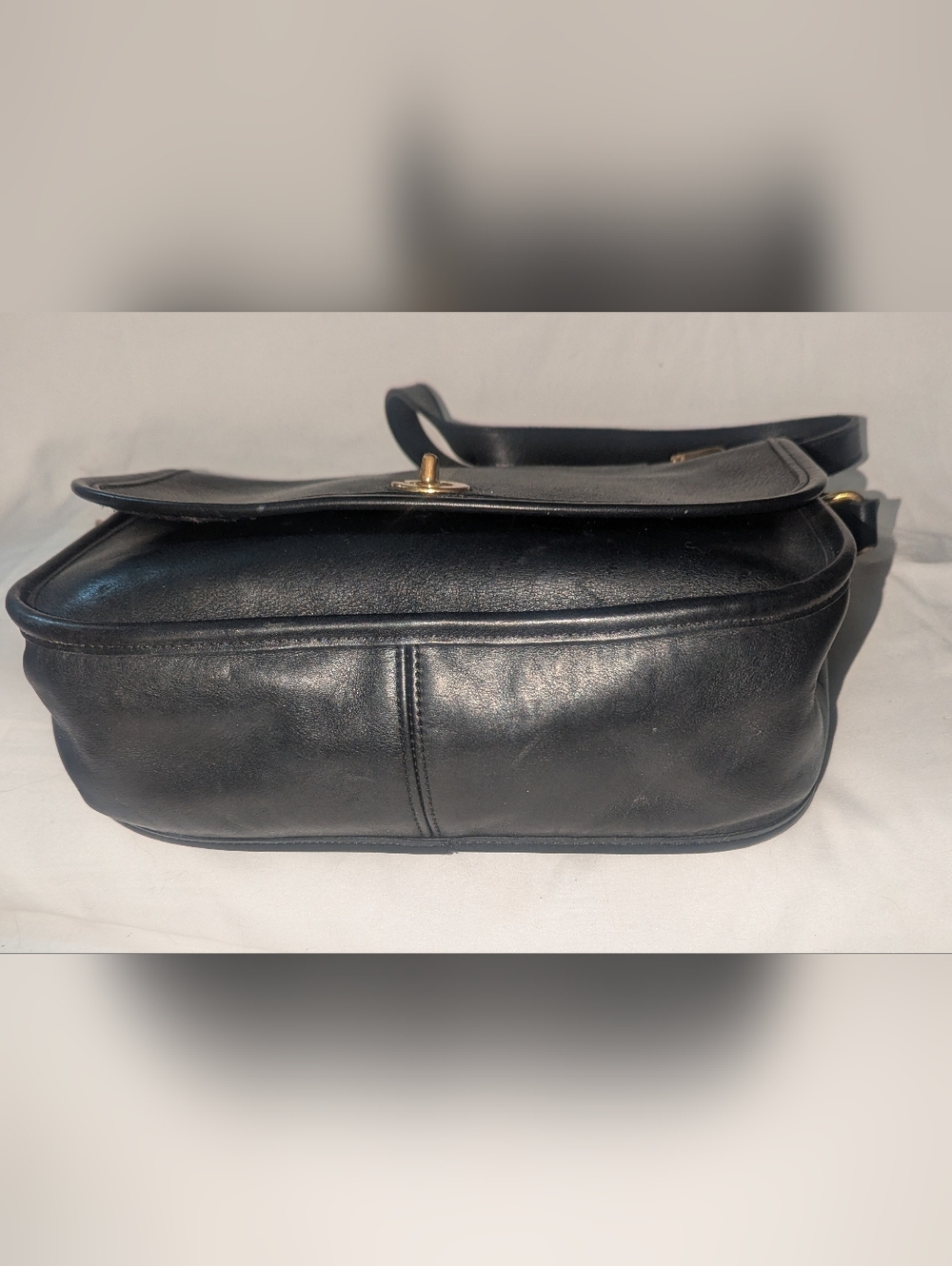 Vintage Coach Black Leather Turn-Lock Crossbody Bag 9790 - Picture 6 of 11